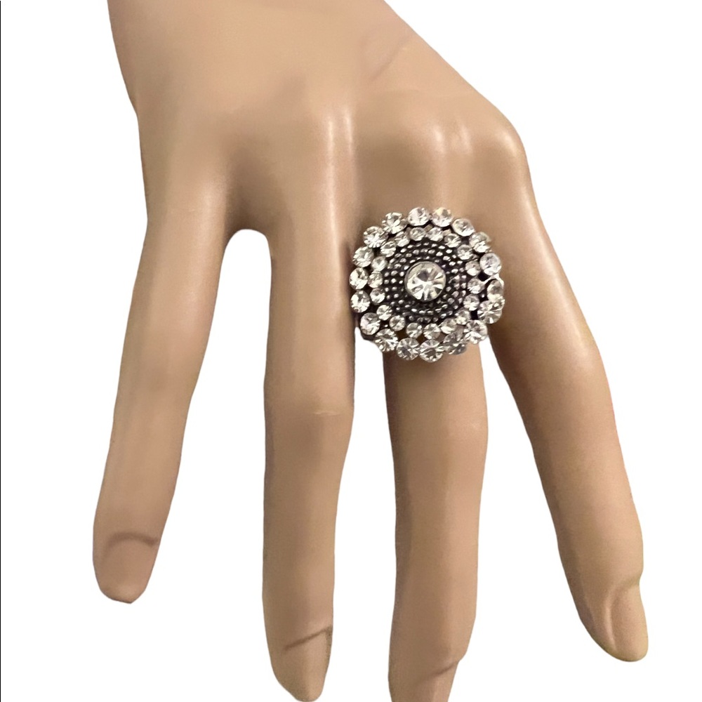 Silver and Crystal stretch ring - Picture 4 of 5